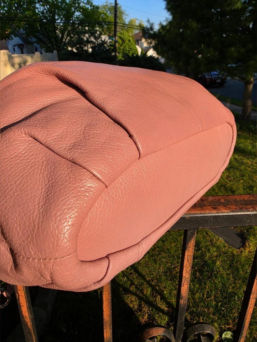 Coach Madison Lindsey satchel made of leather with brass hardware.EUC Soft Pink